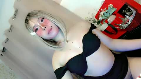 Snapshot of tight_elliana chatting on June 25, 6:51 am tight_elliana online show from June 25, 6:51 am