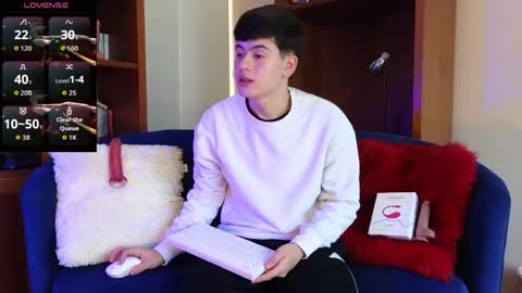 Snapshot of tightncuteass chatting on April 29, 7:42 pm Camilo online show from April 29, 7:42 pm