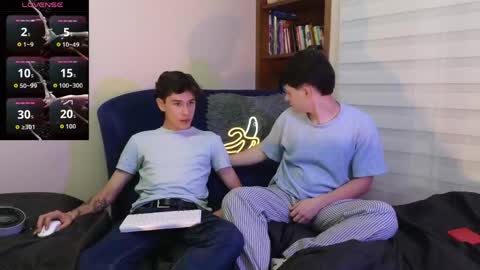 Snapshot of tightncuteass chatting on May 17, 12:19 am Camilo online show from May 17, 12:19 am