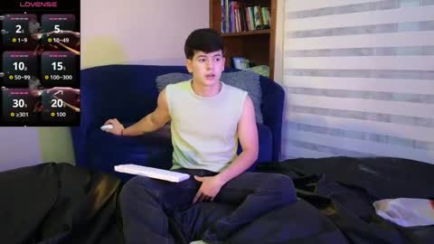 Snapshot of tightncuteass chatting on May 18, 11:32 pm Camilo online show from May 18, 11:32 pm