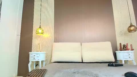 T I F F A N Y online show from December 18, 7:53 pm