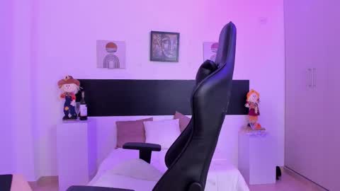 Tiny  online show from November 26, 12:06 pm