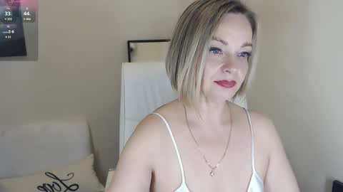 Tilly online show from December 22, 8:03 pm