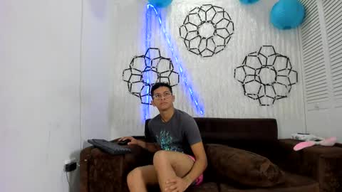 Snapshot of tim_boyd chatting on December 30, 3:58 am tim_boyd online show from December 30, 3:58 am