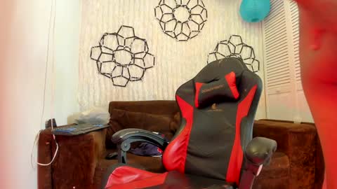 Snapshot of tim_boyd chatting on January 8, 11:43 am tim_boyd online show from January 8, 11:43 am