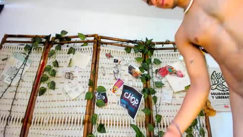 Snapshot of timewith_sebas chatting on December 18, 1:34 pm salem online show from December 18, 1:34 pm