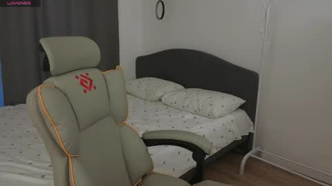 Mia online show from March 30, 1:45 pm