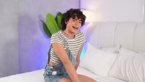 Snapshot of timmyshy chatting on June 13, 11:46 pm timmyshy online show from June 13, 11:46 pm