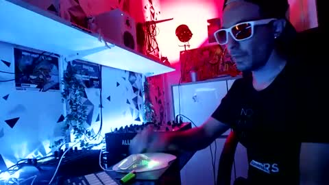 Snapshot of timsfeet chatting on September 19, 9:04 pm m0rty Kitty online show from September 19, 9:04 pm