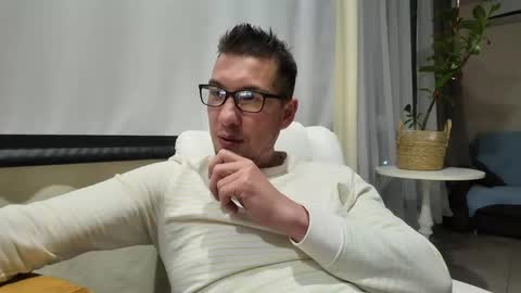 Fillipp Moris online show from April 19, 8:00 pm