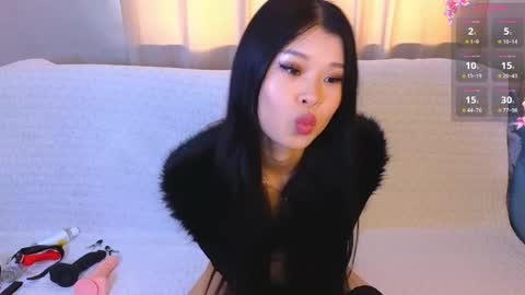 tina__kim online show from April 7, 9:43 am