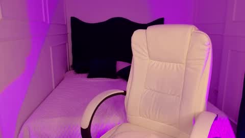 hi im curvy babyface girlie Tina online show from March 10, 5:07 pm