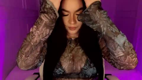 hi im curvy babyface girlie Tina online show from April 11, 7:02 am