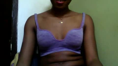 Snapshot of tinah235702 chatting on November 13, 7:29 am tinah235702 online show from November 13, 7:29 am