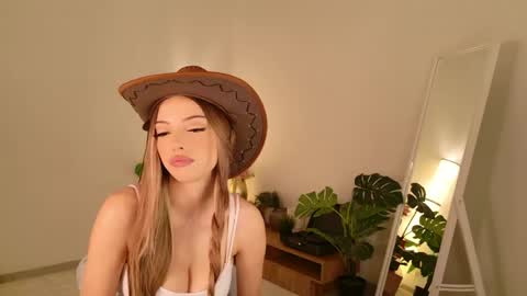 Tina online show from April 3, 1:31 pm