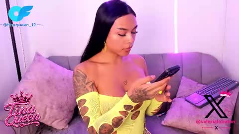 tinaqueen_ online show from June 18, 3:27 pm