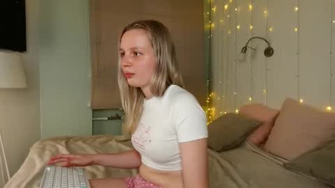 tinasiner online show from September 19, 3:34 pm