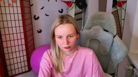 tinasiner online show from November 2, 1:46 pm