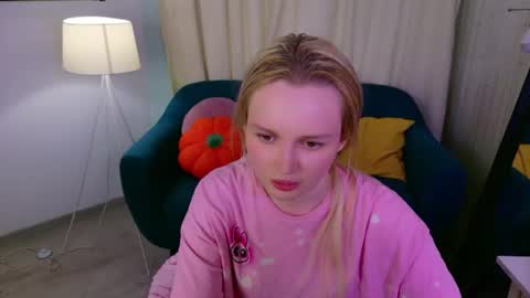 Snapshot of tinasiner chatting on June 16, 3:58 pm tinasiner online show from June 16, 3:58 pm