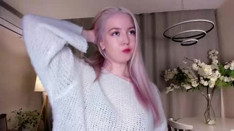 Snapshot of tinastevenson chatting on October 21, 9:48 pm Annie online show from October 21, 9:48 pm