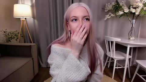 Snapshot of tinastevenson chatting on October 22, 10:42 pm Annie online show from October 22, 10:42 pm