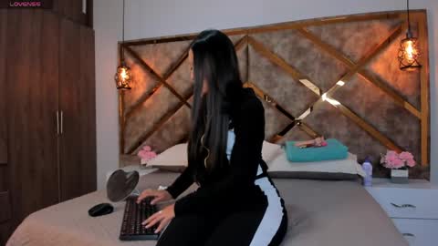 Snapshot of tink_fox chatting on May 11, 4:18 am Tink online show from May 11, 4:18 am