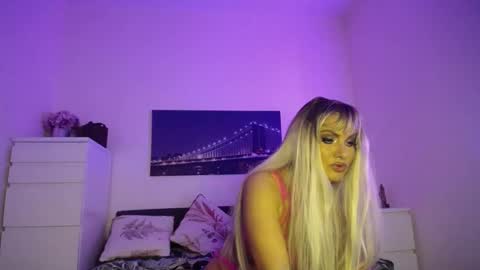 tinkerbell822 online show from January 18, 8:41 am