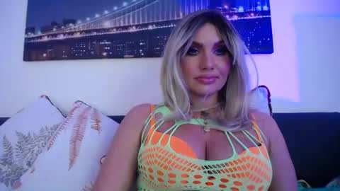 tinkerbell822 online show from February 19, 12:11 pm