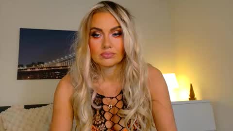 tinkerbell822 online show from October 27, 8:29 am