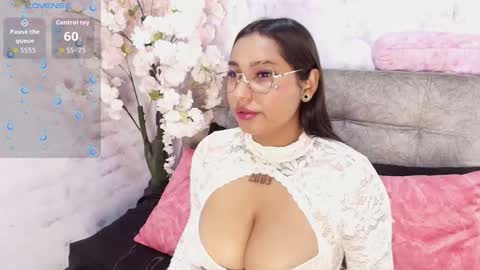 tinna noa online show from March 11, 7:42 pm