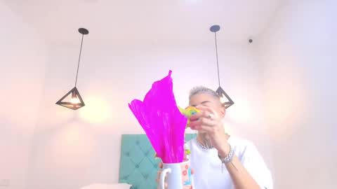 Snapshot of tinny_and_candy chatting on March 9, 1:59 pm TINNY AND CANDY online show from March 9, 1:59 pm