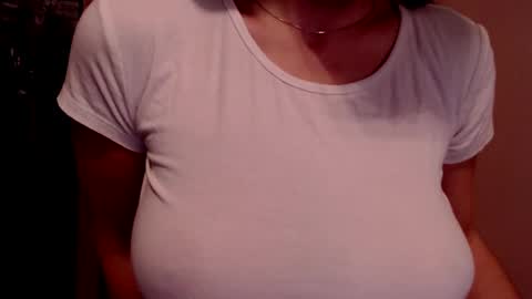 Snapshot of tiny_bb chatting on December 4, 9:18 am Lily online show from December 4, 9:18 am