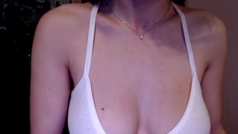 Snapshot of tiny_bb chatting on January 1, 10:21 am Lily online show from January 1, 10:21 am