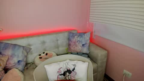 tiny_cora online show from April 19, 4:50 pm