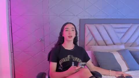 Thomm  Independent Model online show from July 11, 7:16 pm