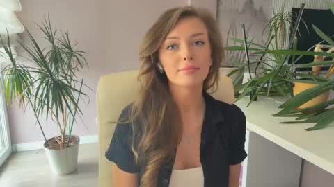 Snapshot of tinybliss chatting on May 11, 12:22 pm Mona online show from May 11, 12:22 pm