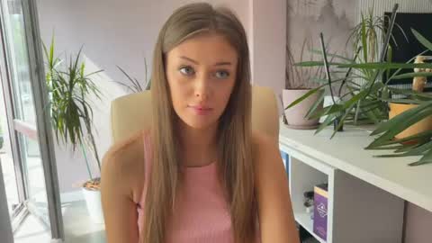 Snapshot of tinybliss chatting on May 14, 11:06 am Mona online show from May 14, 11:06 am