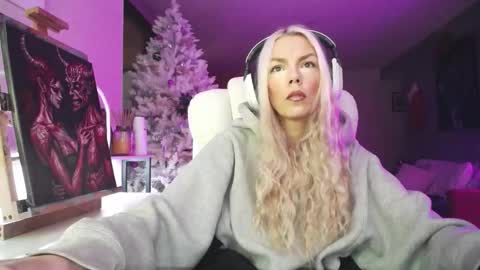 stage Kylie Sinner  brand CLITBAIT online show from December 15, 9:08 pm