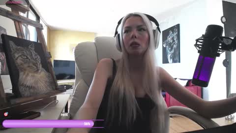 stage Kylie Sinner  brand CLITBAIT online show from February 28, 1:01 pm