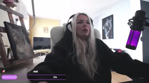 stage Kylie Sinner  brand CLITBAIT online show from March 8, 11:58 am