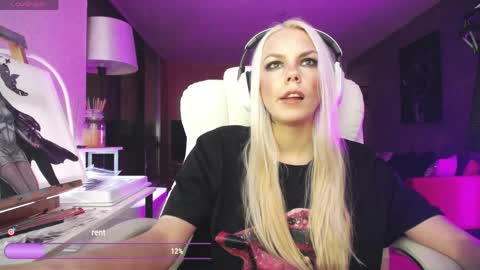 stage Kylie Sinner  brand CLITBAIT online show from April 3, 11:25 pm