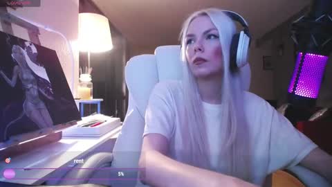 stage Kylie Sinner  brand CLITBAIT online show from April 16, 8:04 am