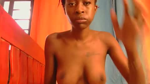 tinylunaah online show from April 17, 11:35 am