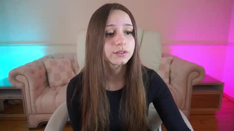 tinynataliee online show from April 1, 12:39 pm