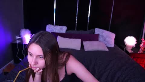 tinynataliee online show from June 21, 6:54 pm