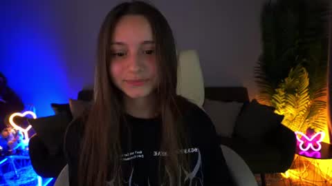 tinynataliee online show from July 10, 8:22 pm