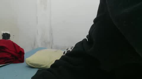 Snapshot of tinyslut66 chatting on October 17, 9:45 am tinyslut66 online show from October 17, 9:45 am