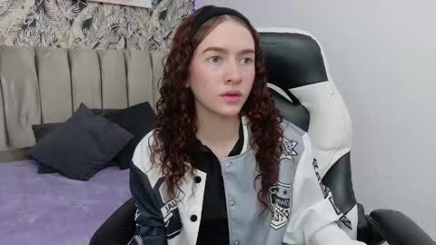 Snapshot of tinysophi chatting on February 4, 7:09 pm tinysophi online show from February 4, 7:09 pm