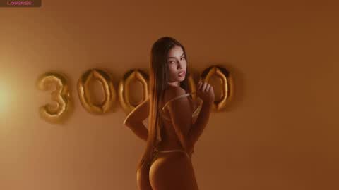 Tiphani Walker online show from January 9, 1:39 am