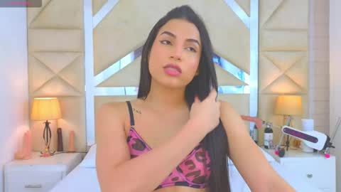 Tiphani Walker online show from January 8, 12:02 am